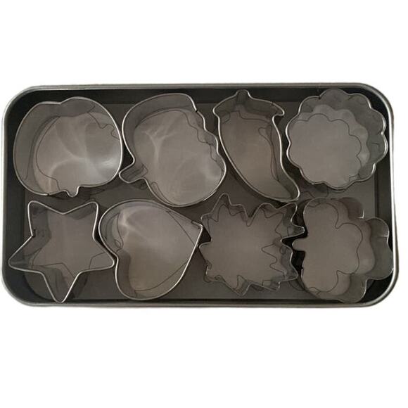 Pampered Chef Creative Cutters Set Mini Cookie Cutter Set of 8 Storage Tin 1095 - Picture 1 of 3